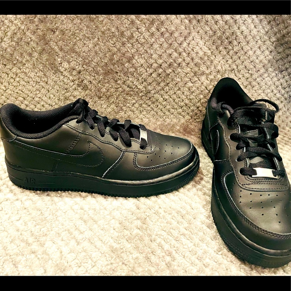 Nike .. Air Force 1 .. black